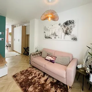 Le Nid Douillet De Patricia , Paris France